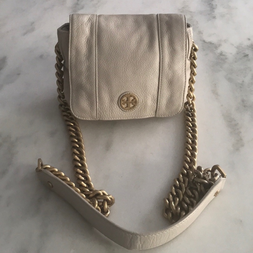 Authentic Tory Burch Shoulder Bag w/Gold Chain.